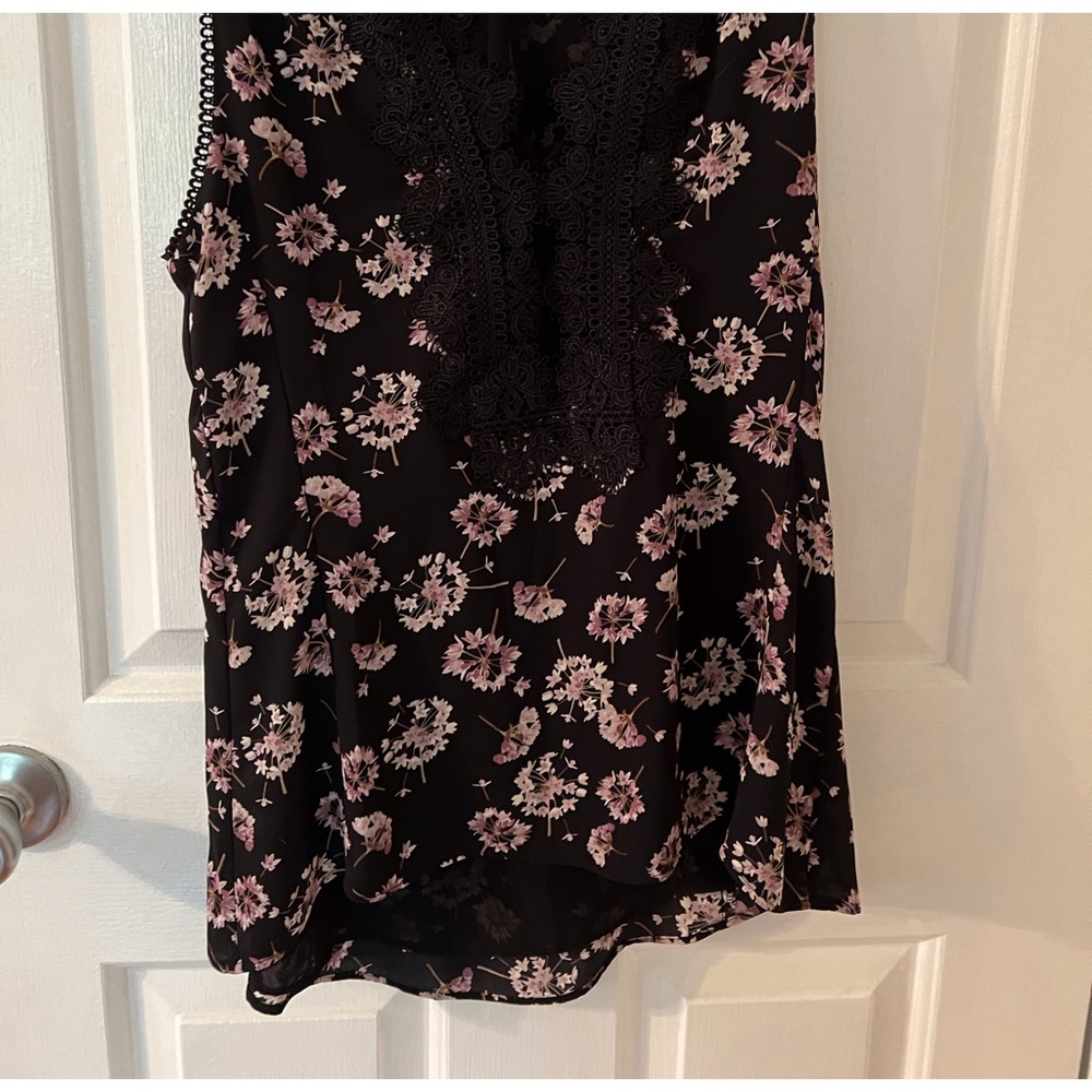 White House Black Market lace detail floral top blouse XS